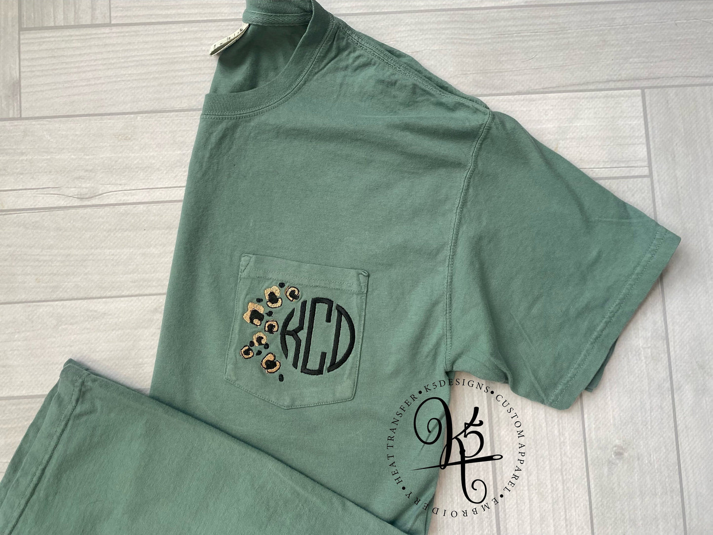 Leopard Monogram / Pocket / Adult / Short Sleeve